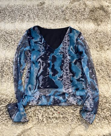 Blaues Schlangenmuster-Mesh-Top