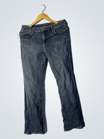 Gemeine blaue Denim-Jeans
