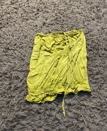 Grünes gerafftes Tube-Top