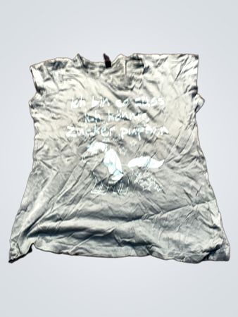 Graues T-Shirt mit deutschem Text und Grafik