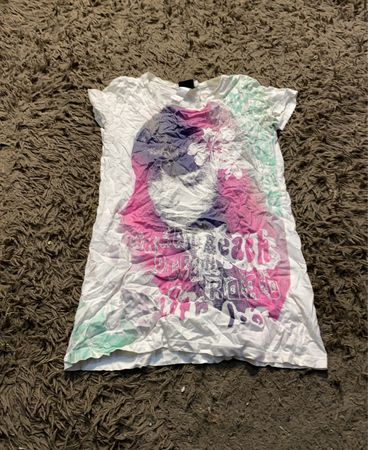 Weißes T-Shirt mit Grafikdruck