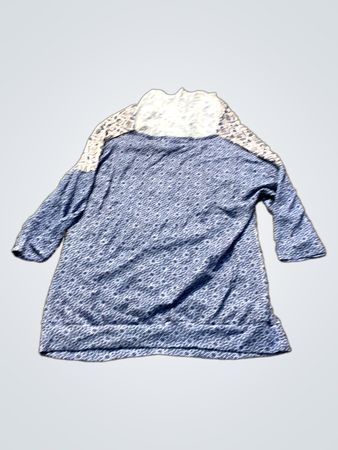 Blau bedrucktes Langarm-Oberteil