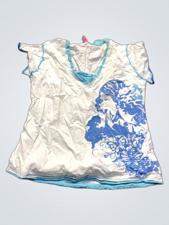 Weißes T-Shirt mit blauer Grafikdruck