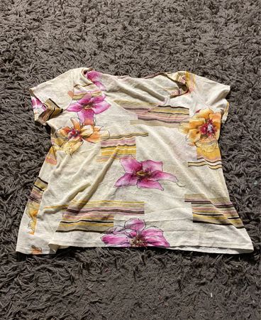 Damen T-Shirt mit Blumenmuster