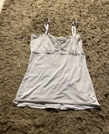 Blaues Spitzenbesatz-Cami
