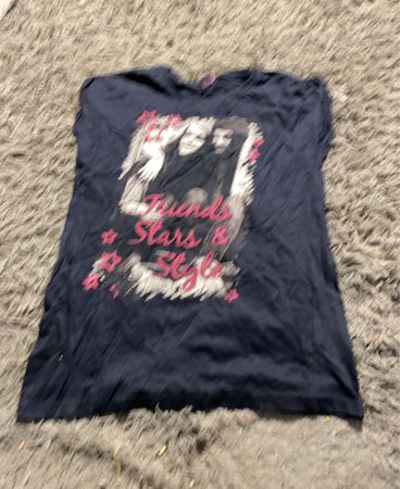 Dunkelblaues T-Shirt mit "Friends Stars & Style" Grafik