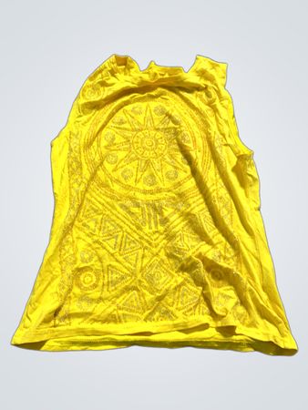 Gelbes Tanktop mit geometrischem Muster
