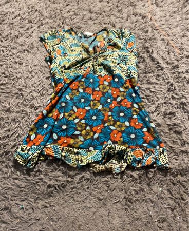 Ärmelloses V-Ausschnitt-Kleid mit Blumendruck