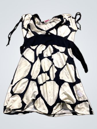 Schwarz-weißen gemustertes Kleid