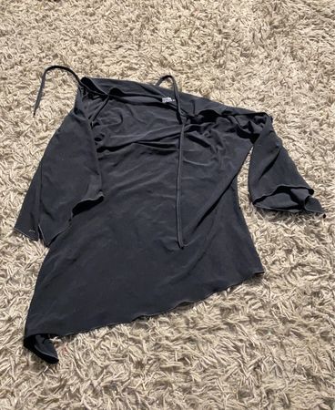 Schwarzes asymmetrisches Oberteil