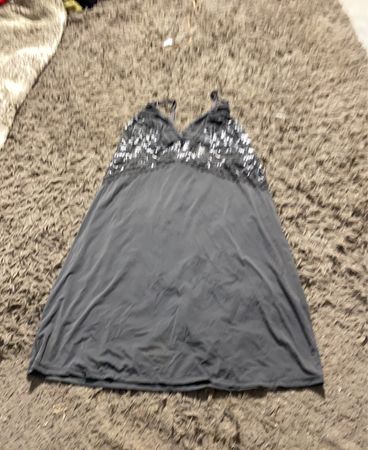 Grau Slipkleid mit Spitze und Pailletten