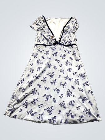 Hellblaues Blumen Kleid