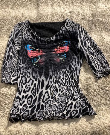 Schmetterling Top mit Leopardenmuster
