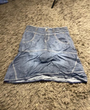 Jeansrock mit bestickten Taschen