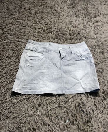 Grauer Denim-Minirock