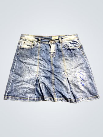 Denimrock mit blauer Stickerei