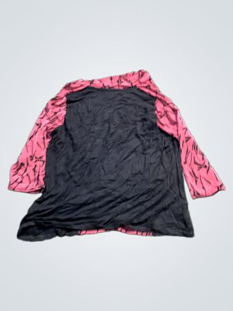 Schwarzes und pinkes Langarmoberteil mit abstraktem Muster