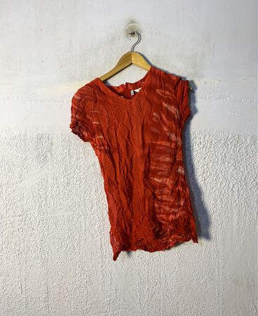 Michele Boyard Rotes Transparent Mustermuster V-Ausschnitt T-Shirt