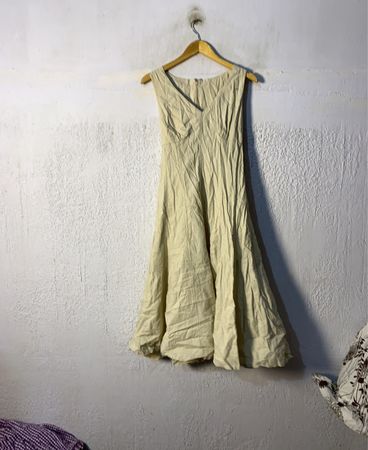 Beiges ärmelloses Maxikleid