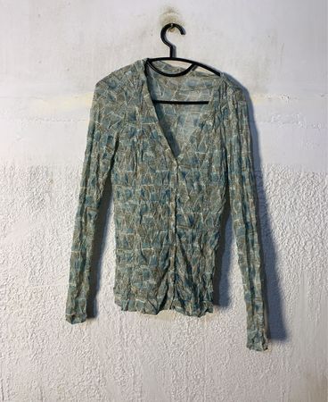 Durchscheinendes V-Ausschnitt Langarmshirt mit geometrischem Muster
