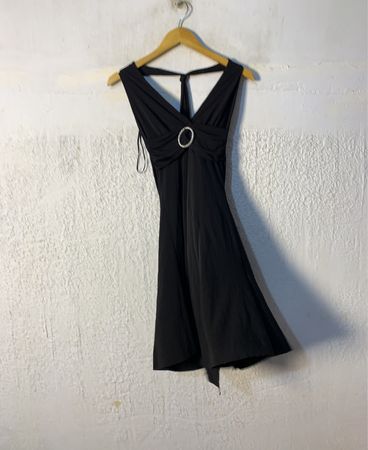 Rosa Schwarzes Halterneck-Kleid mit Strassdetails