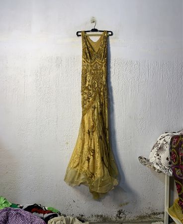 Goldene Perlenrobe