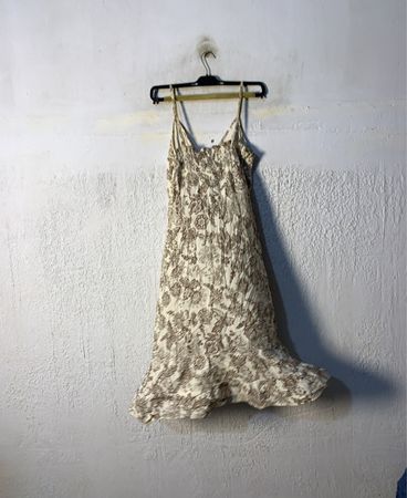 Eso Damen Blumendruck Smocked Spaghetti-Trägerkleid