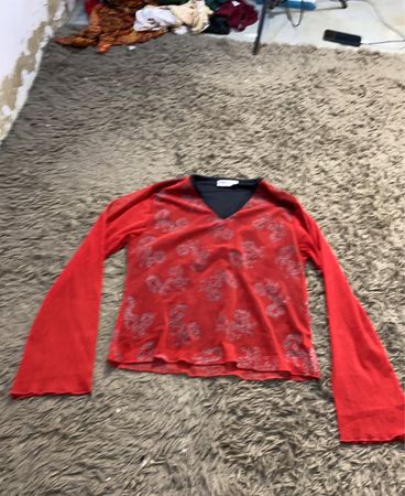Rotes Mesh-Blumenmuster Langarmoberteil
