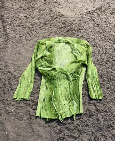 Grüne gekräuselte Bluse