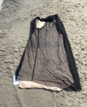 Durchsichtiger schwarzer Oberteil mit pinkem Futter