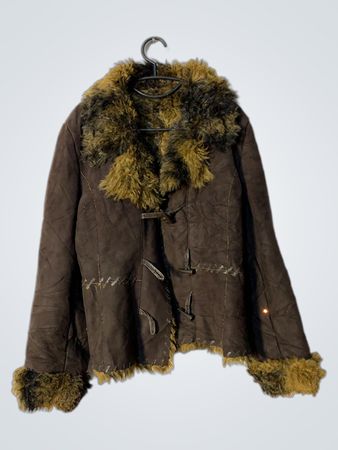 Veste en fausse fourrure marron avec bordure
