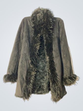 Manteau Noir en Fausse Fourrure avec Bordure