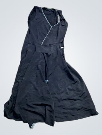 Schwarzes Kleid