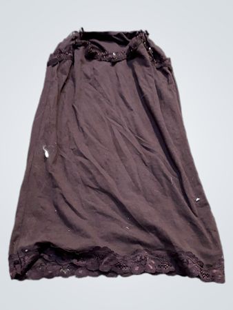 Brauner Slip mit Spitzenbesatz