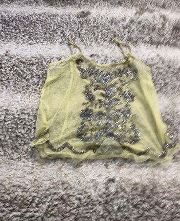 Gelbes, verziertes Tanktop