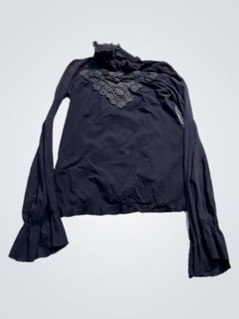 Schwarzes Mock-Neck-Oberteil mit gerafften Glockenärmeln und Spitze-Detail