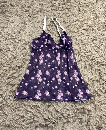 Lila Blumen-Top