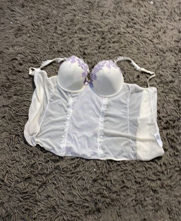 Weißes und lila durchsichtiges Korsett mit BH-Cups