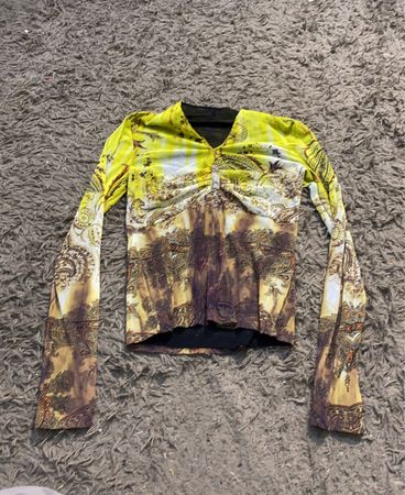 Gelbes und braunes Paisley-Muster Langarmtop