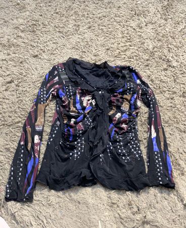 Raffinierte Bluse mit langen Ärmeln und abstraktem Druck