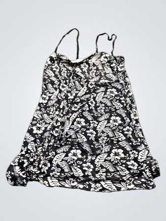 Schwarz-weißes Blumenmusterkleid