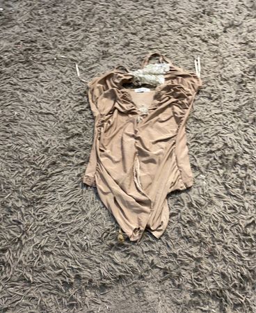 mk ONE Damen Bodysuit mit Raffung, Spitze und Pailletten