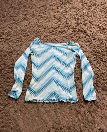 Blau-weißer Chevron-Druck Langarm-Top
