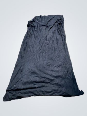 Schwarzes Kleid mit floralem Design