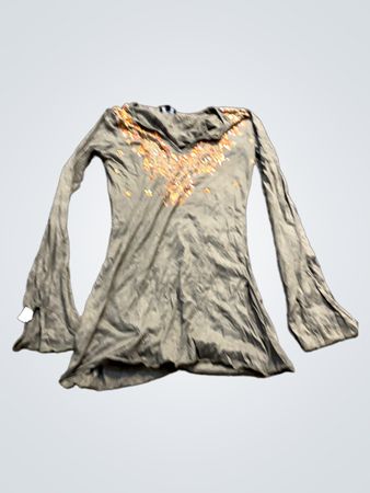 Grünes Langarmshirt mit Verzierungen