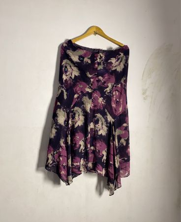 Lila Blumenmuster-Rock