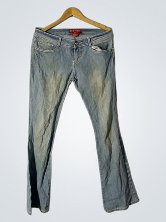 RED RIVET Damen Hellwasch Schlagjeans