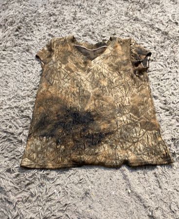 Strukturierte braune V-Ausschnitt-T-Shirt