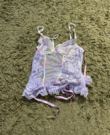 Durchsichtiger Spitzen-Baby-Doll mit Regenbogensaum