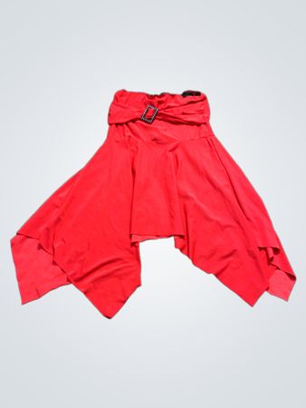 Rotes trägerloses Kleid mit Schnallen-Detail